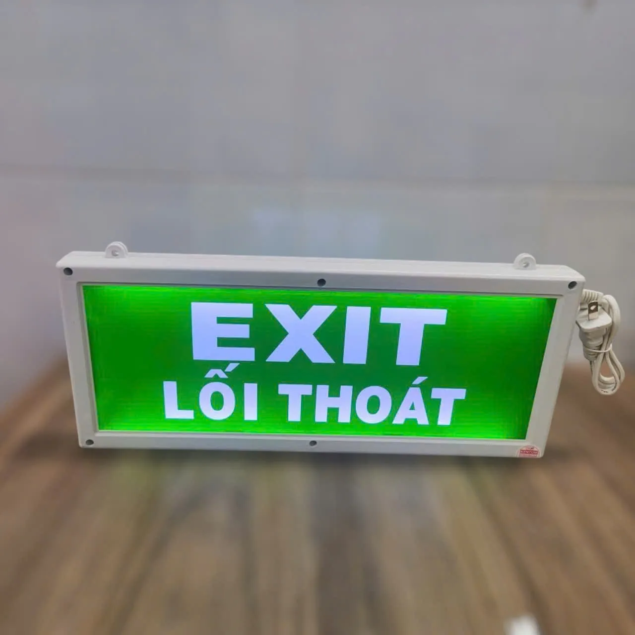 Đèn exit chỉ dẫn thoát nạn Kentom KT120 (2) Den exit chi dan thoat nan Kentom KT120 2 jpg